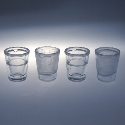 Nietopniejące kieliszki lodowe do wódki zestaw