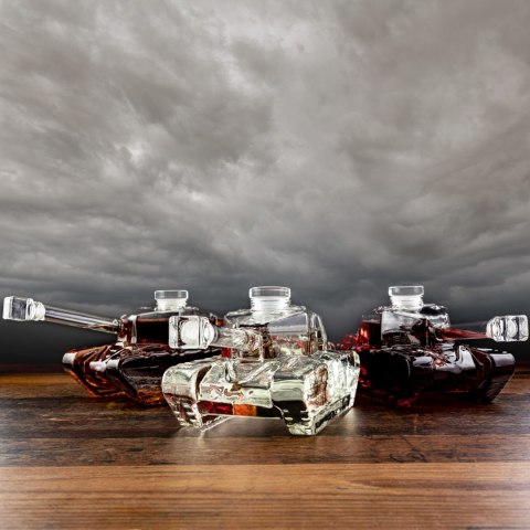 Czołg karafka na alkohol nalewkę prezent na 18